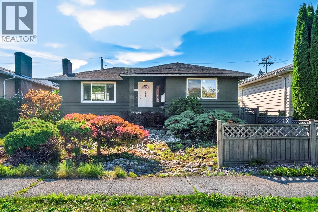3232 W 16TH AVENUE, Vancouver, British Columbia