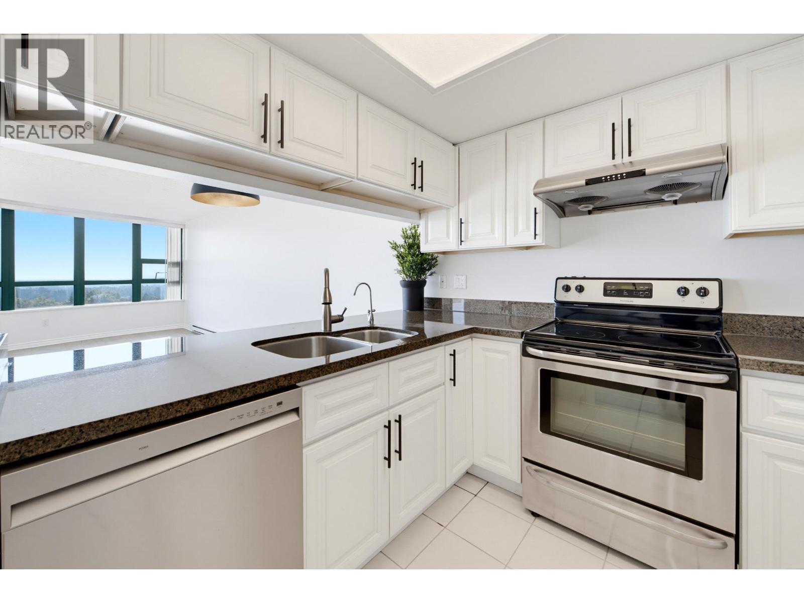1802 1190 Pipeline Road, Coquitlam, British Columbia  V3B 7T9 - Photo 4 - R3173208