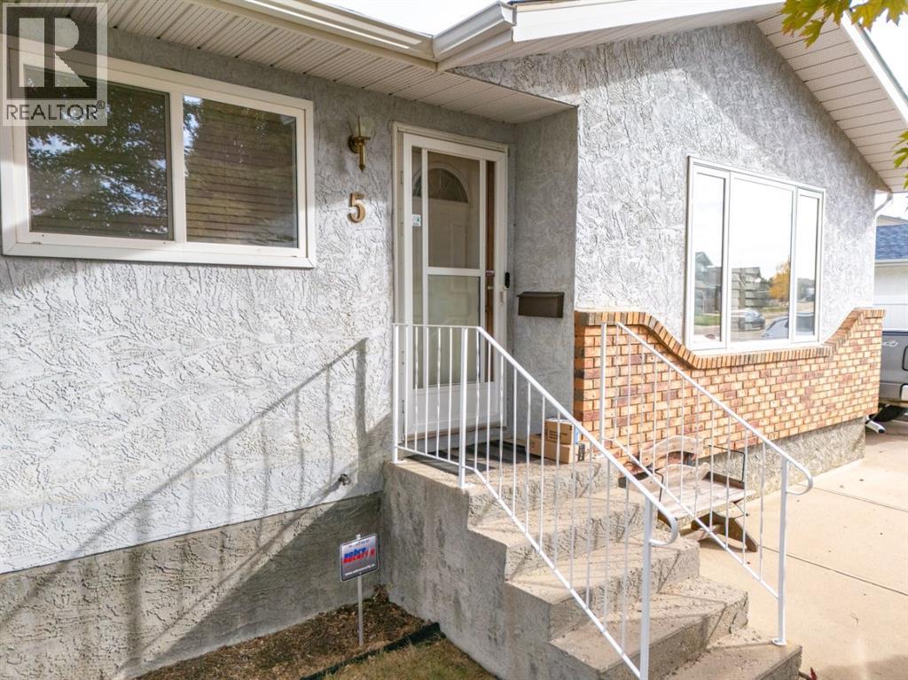 5 Stapeford Crescent SE
