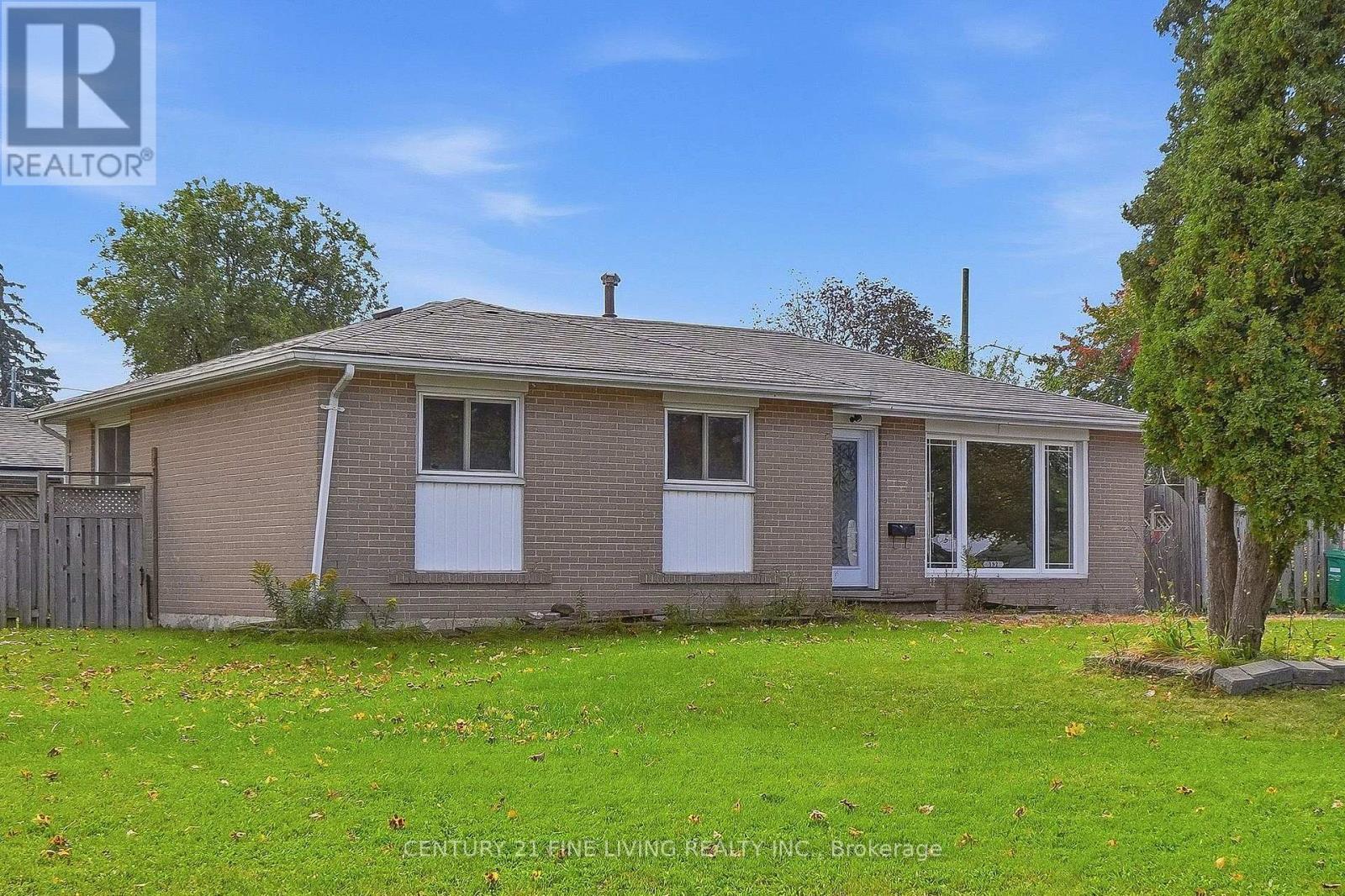 132 Brentwood Drive, Brampton, Ontario  L6T 1R2 - Photo 2 - W13878728