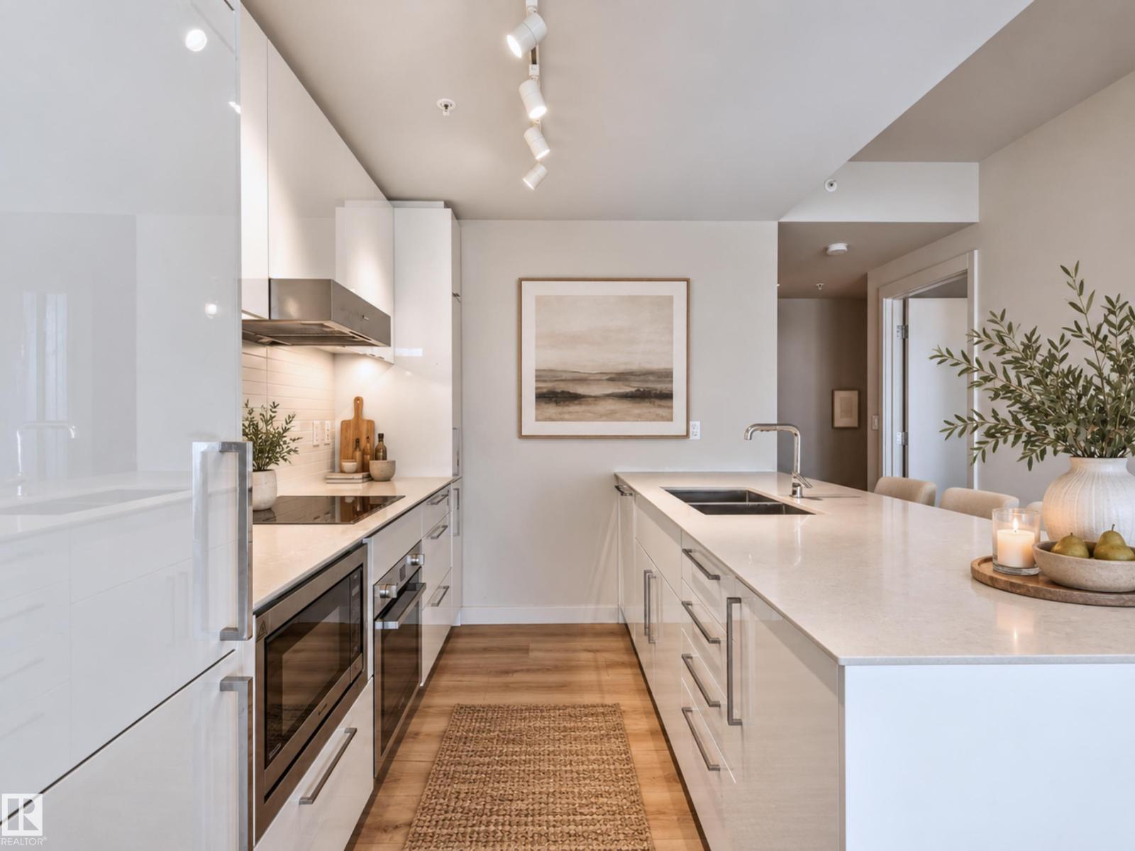 #2612 10360 102 ST NW