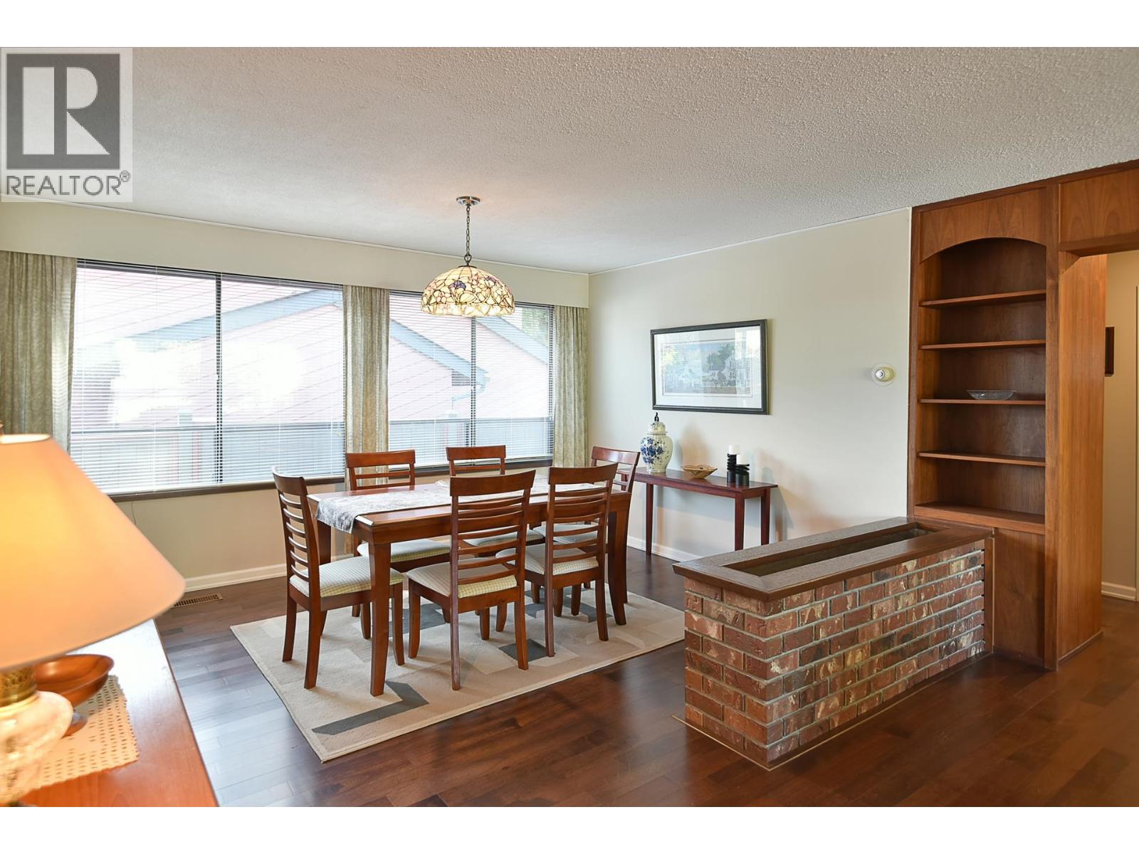 5619 Trail Avenue, Sechelt, British Columbia  V0N 3A0 - Photo 3 - R3173317
