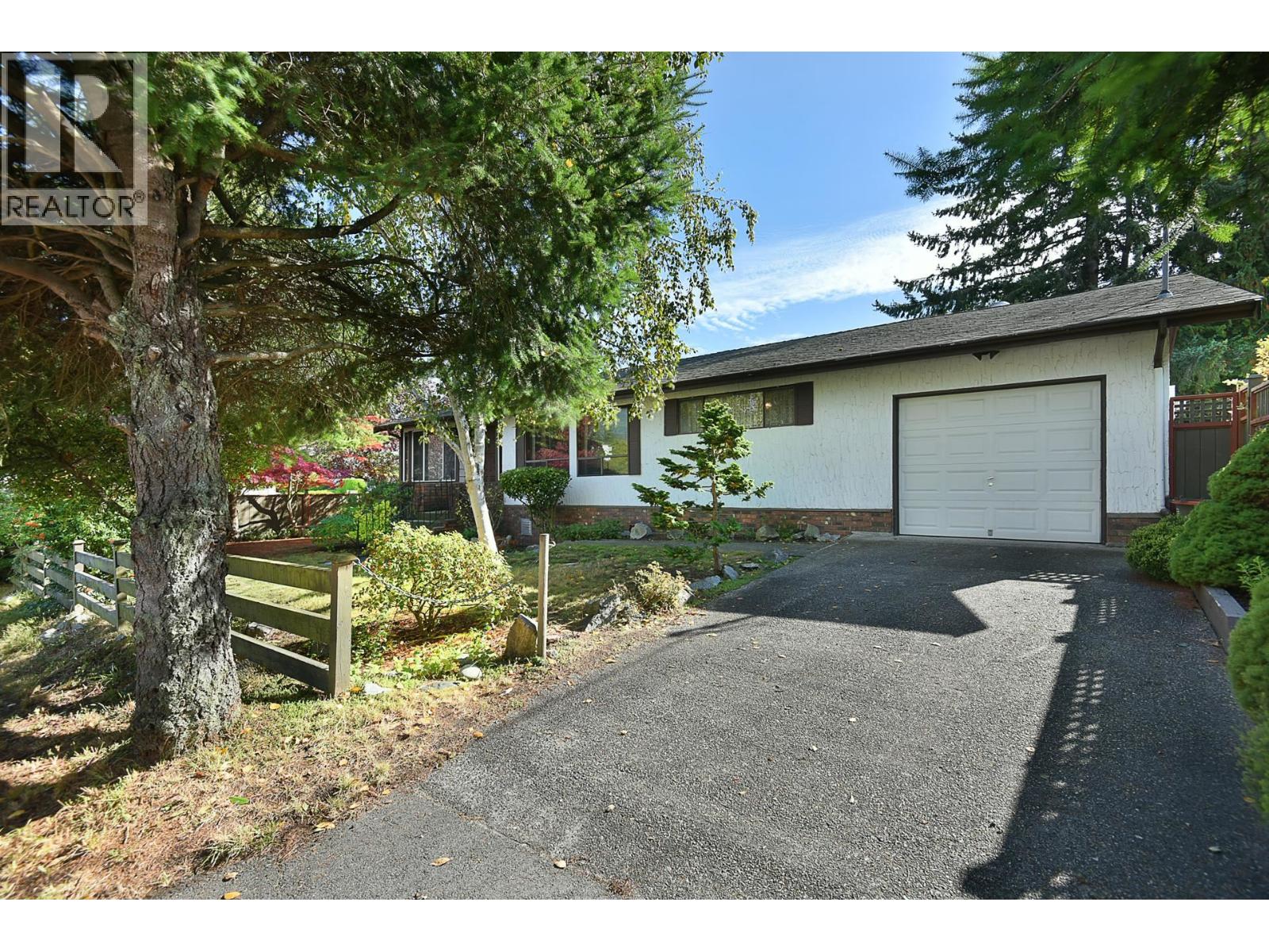 5619 Trail Avenue, Sechelt, British Columbia  V0N 3A0 - Photo 18 - R3173317