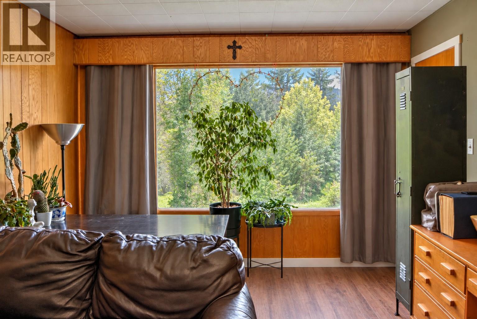 195 Lerose Street, Trail, British Columbia  V1R 3L7 - Photo 4 - 10402098