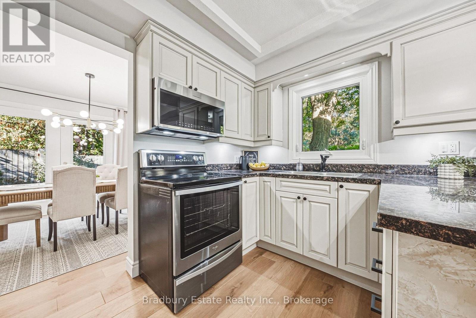 1106 Huntley Court, Oakville, Ontario  L6H 3B7 - Photo 13 - W13878806