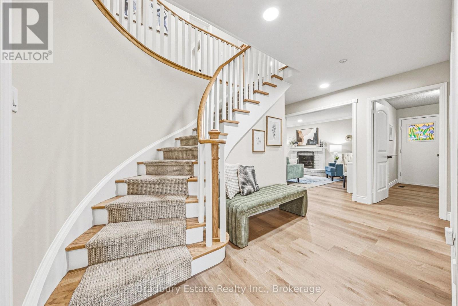 1106 Huntley Court, Oakville, Ontario  L6H 3B7 - Photo 5 - W13878806