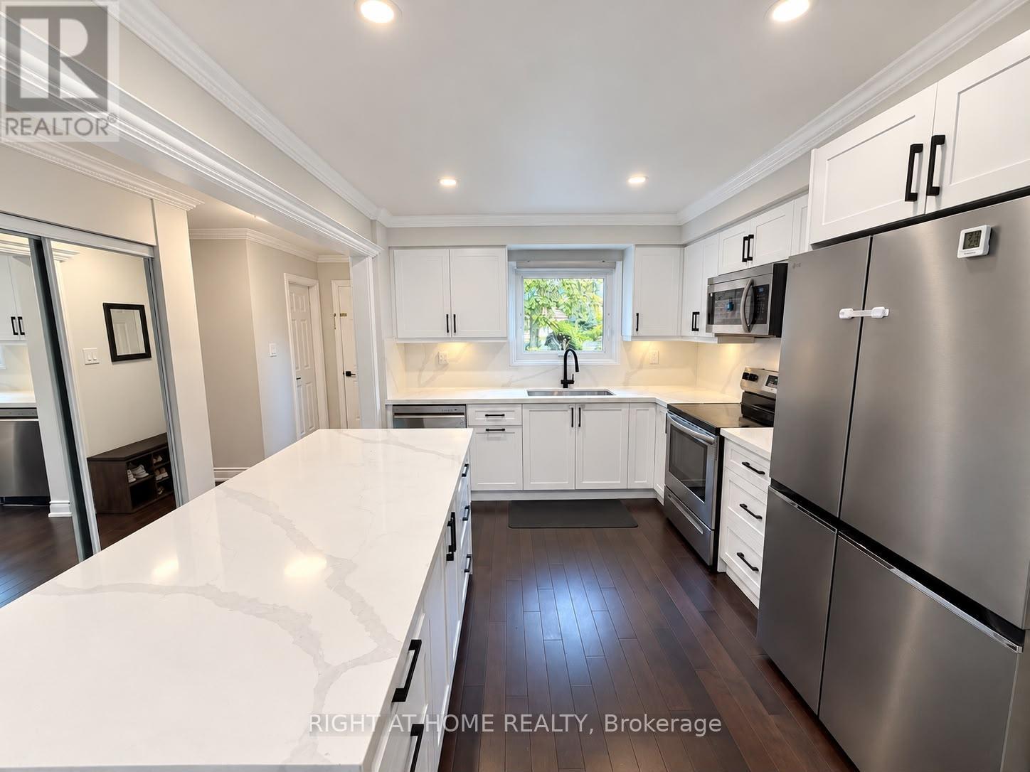 32 Aranka Court, Richmond Hill, Ontario  L4C 7T9 - Photo 7 - N13868250