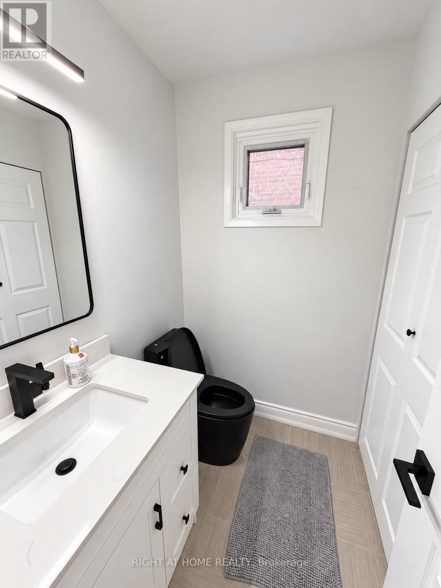 32 Aranka Court, Richmond Hill, Ontario  L4C 7T9 - Photo 8 - N13868250