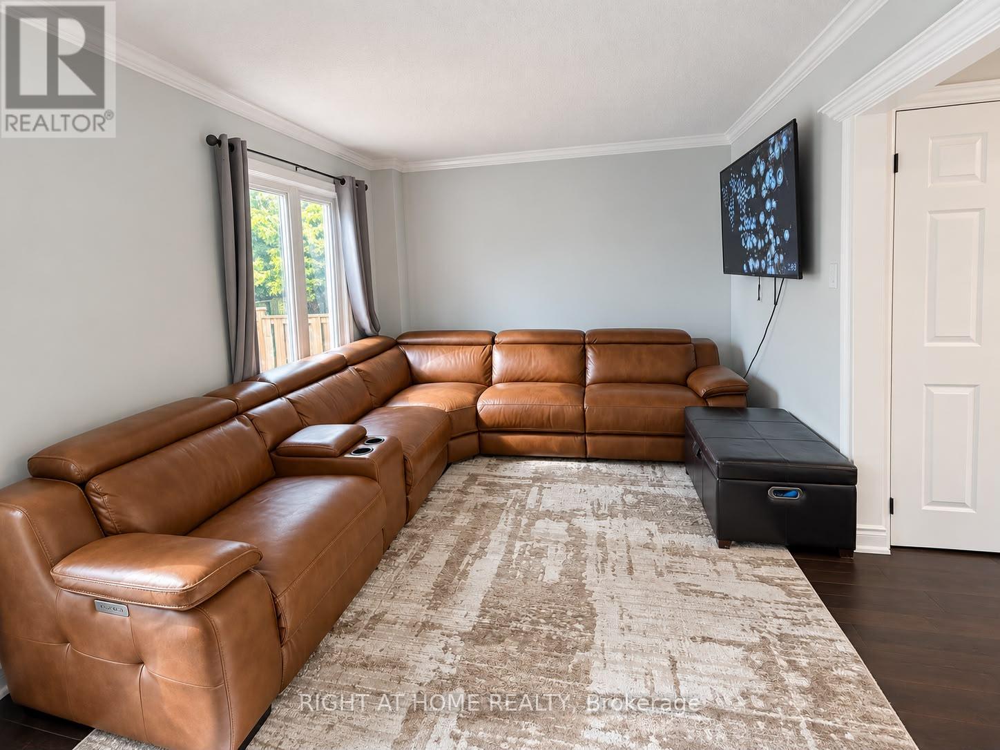 32 Aranka Court, Richmond Hill, Ontario  L4C 7T9 - Photo 9 - N13868250