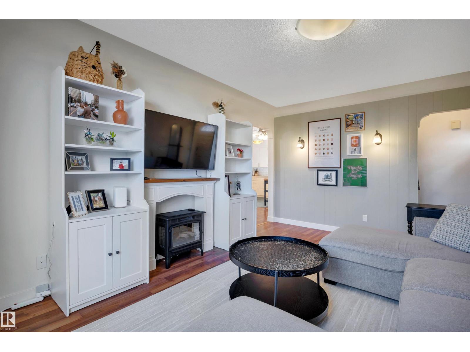 10647 68 AV NW