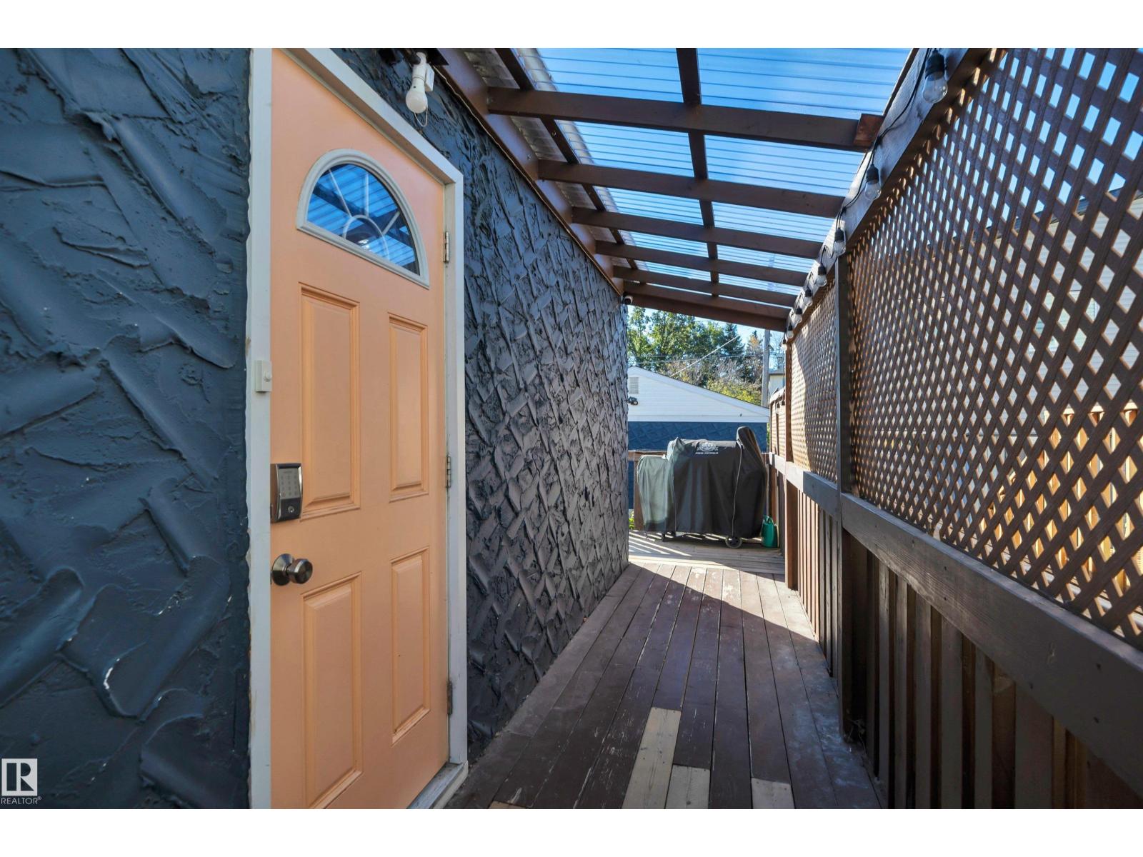 10647 68 AV NW