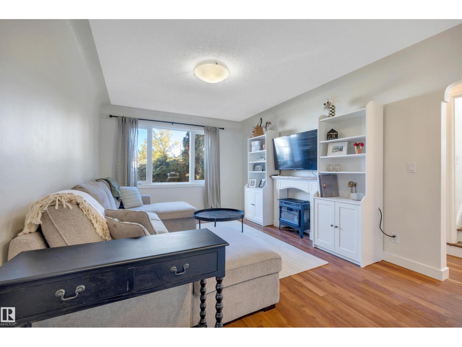 10647 68 AV NW