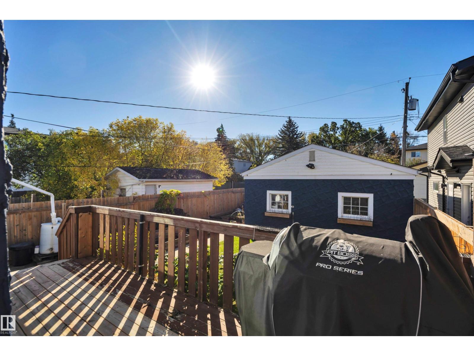10647 68 AV NW