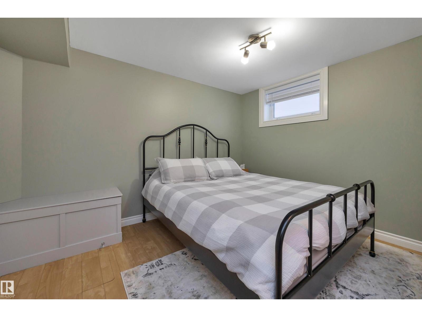 10647 68 AV NW