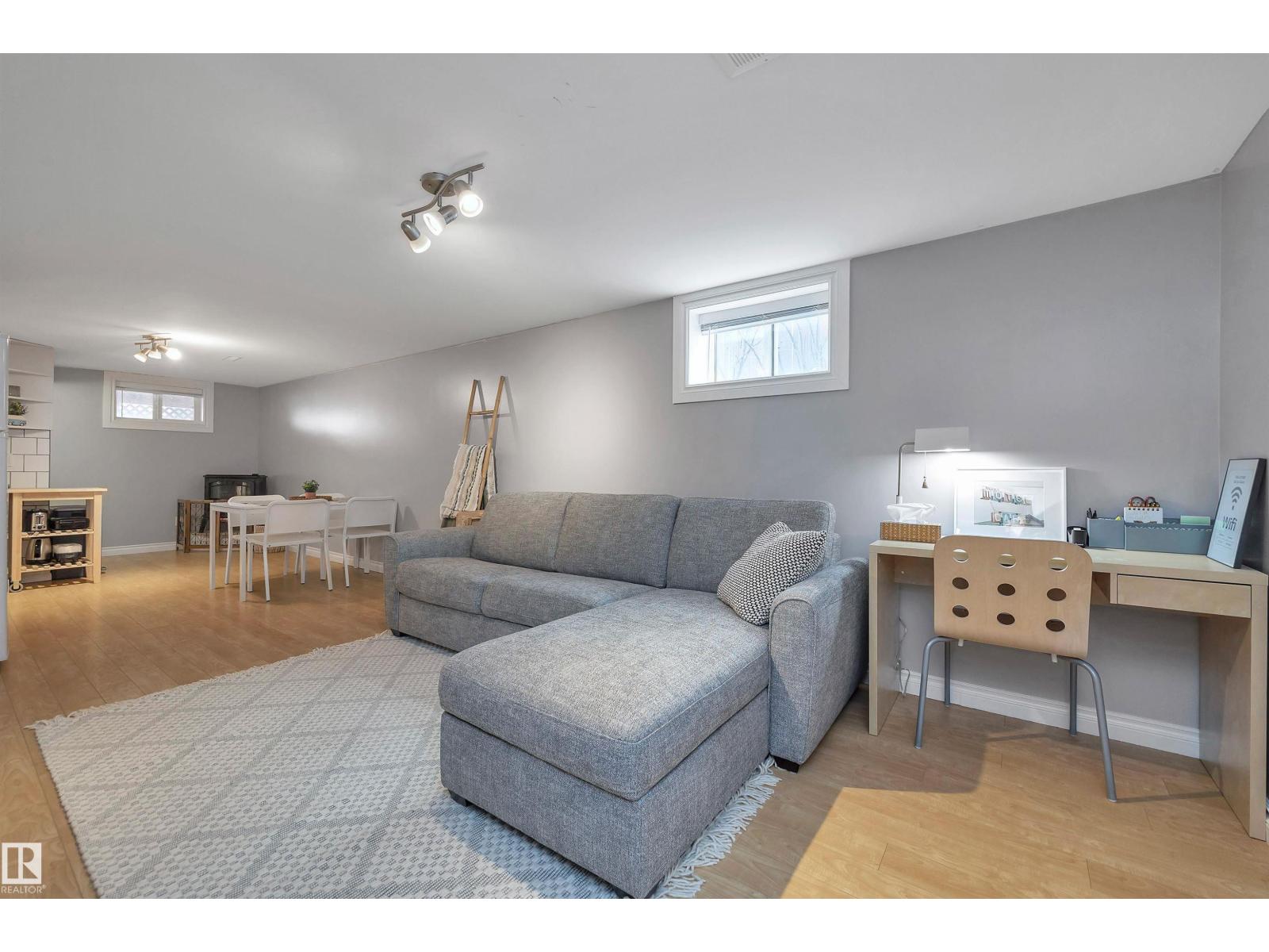 10647 68 AV NW