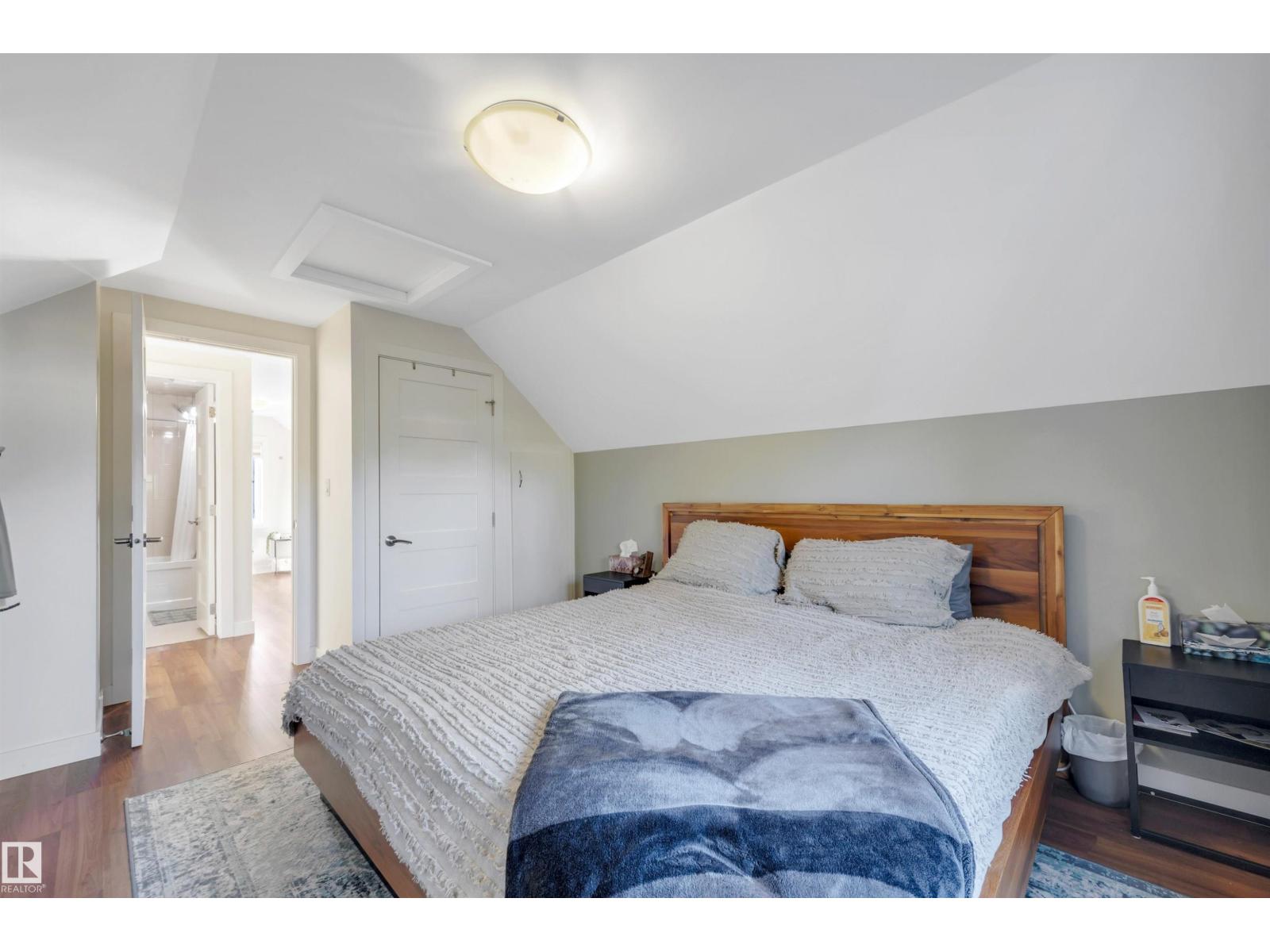 10647 68 AV NW