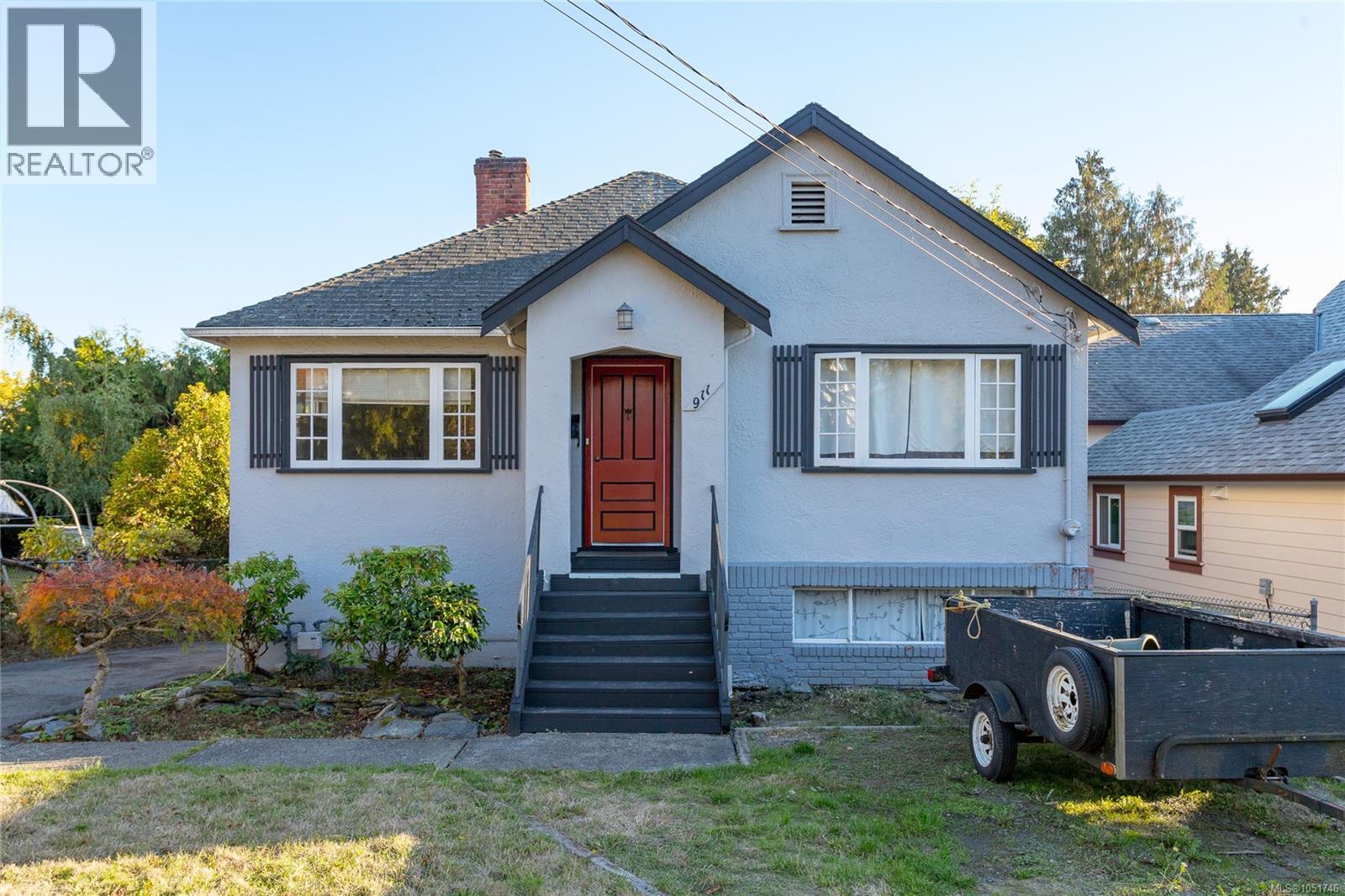 911 Darwin Ave