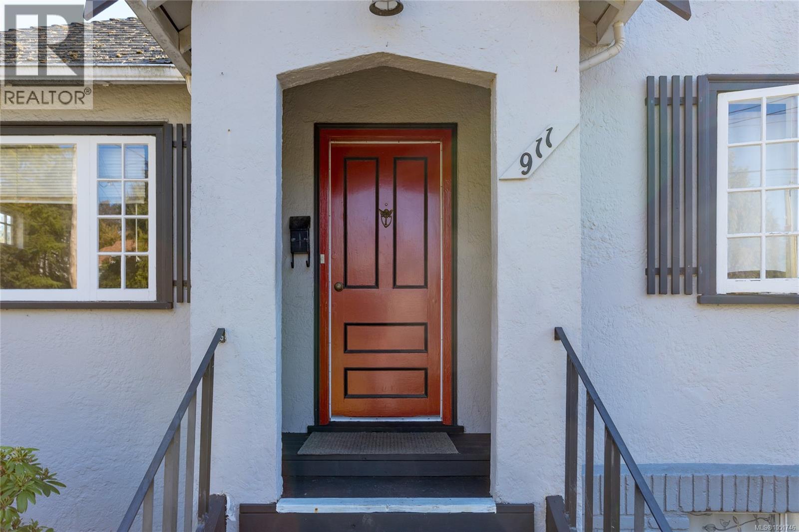 911 Darwin Ave