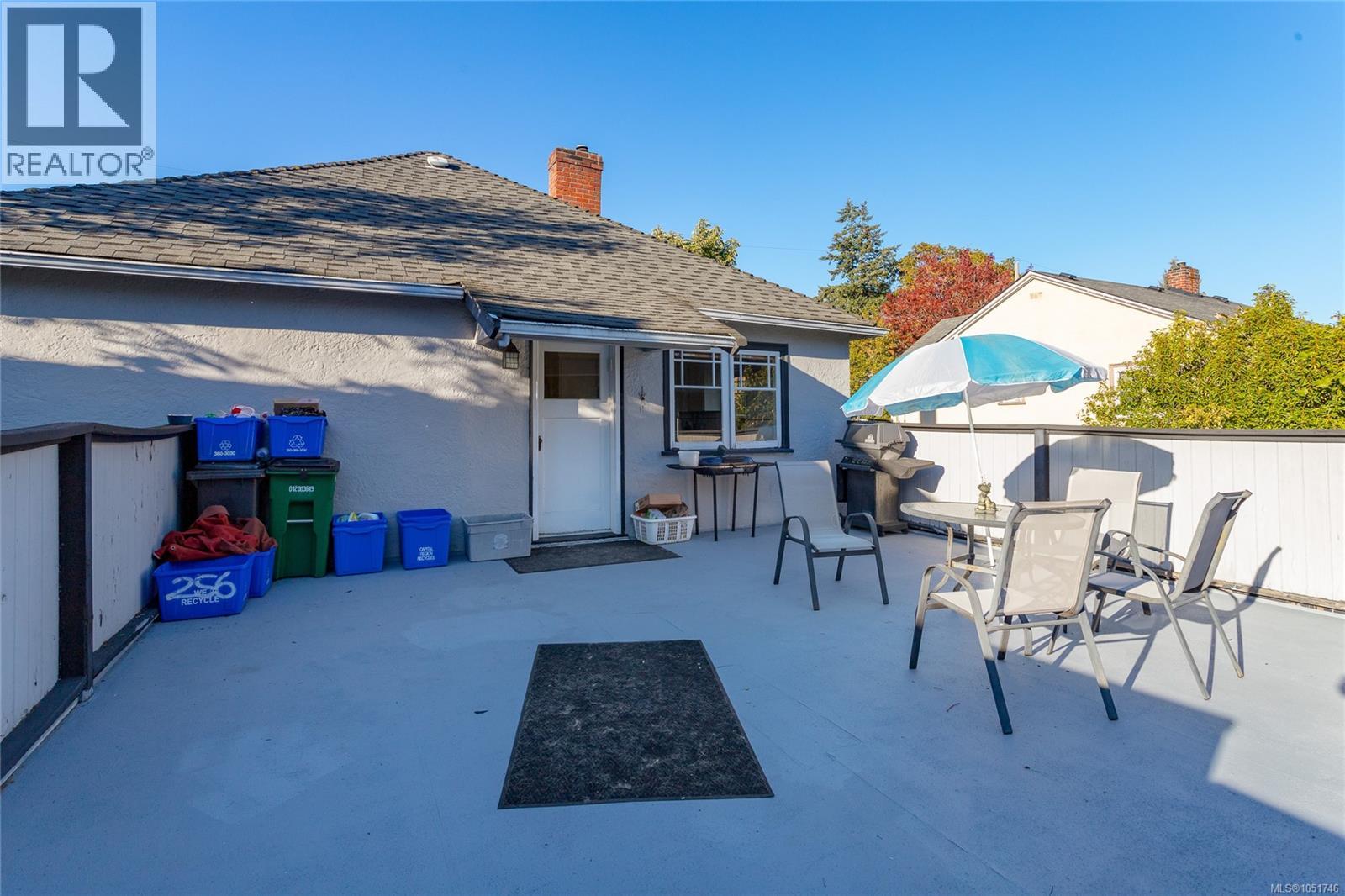 911 Darwin Ave
