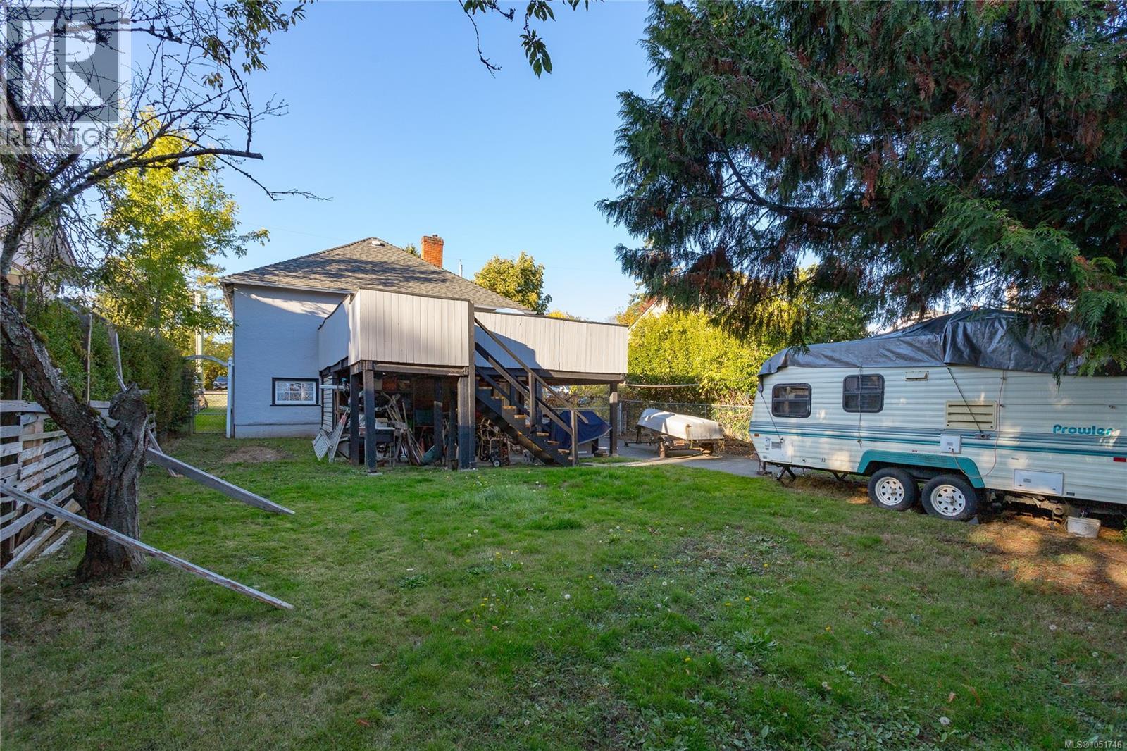 911 Darwin Ave