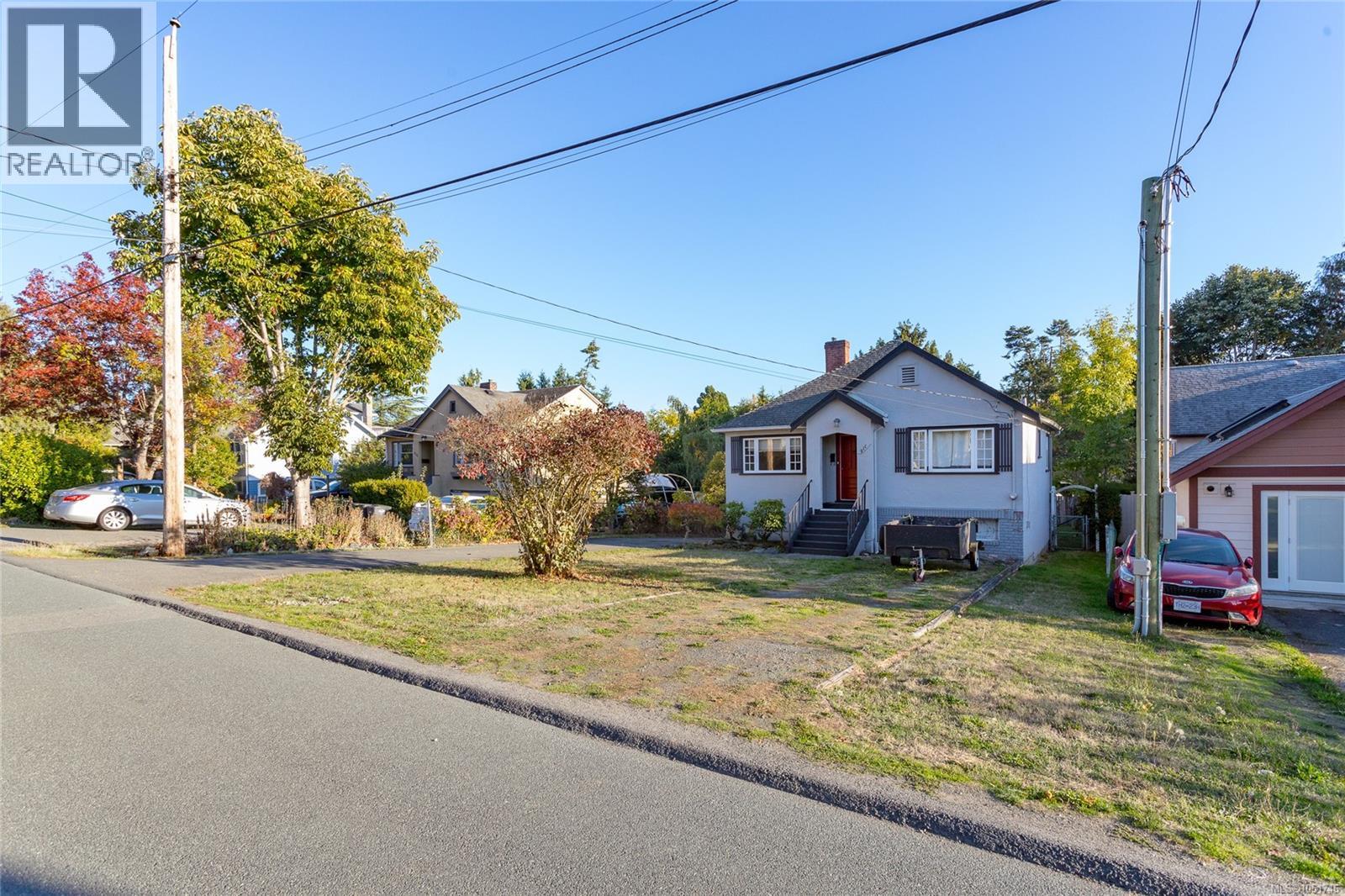 911 Darwin Ave