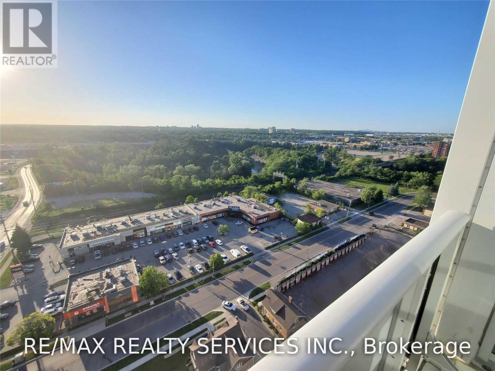 1701 - 65 Speers Road, Oakville, Ontario  L6K 3V5 - Photo 2 - W13878820