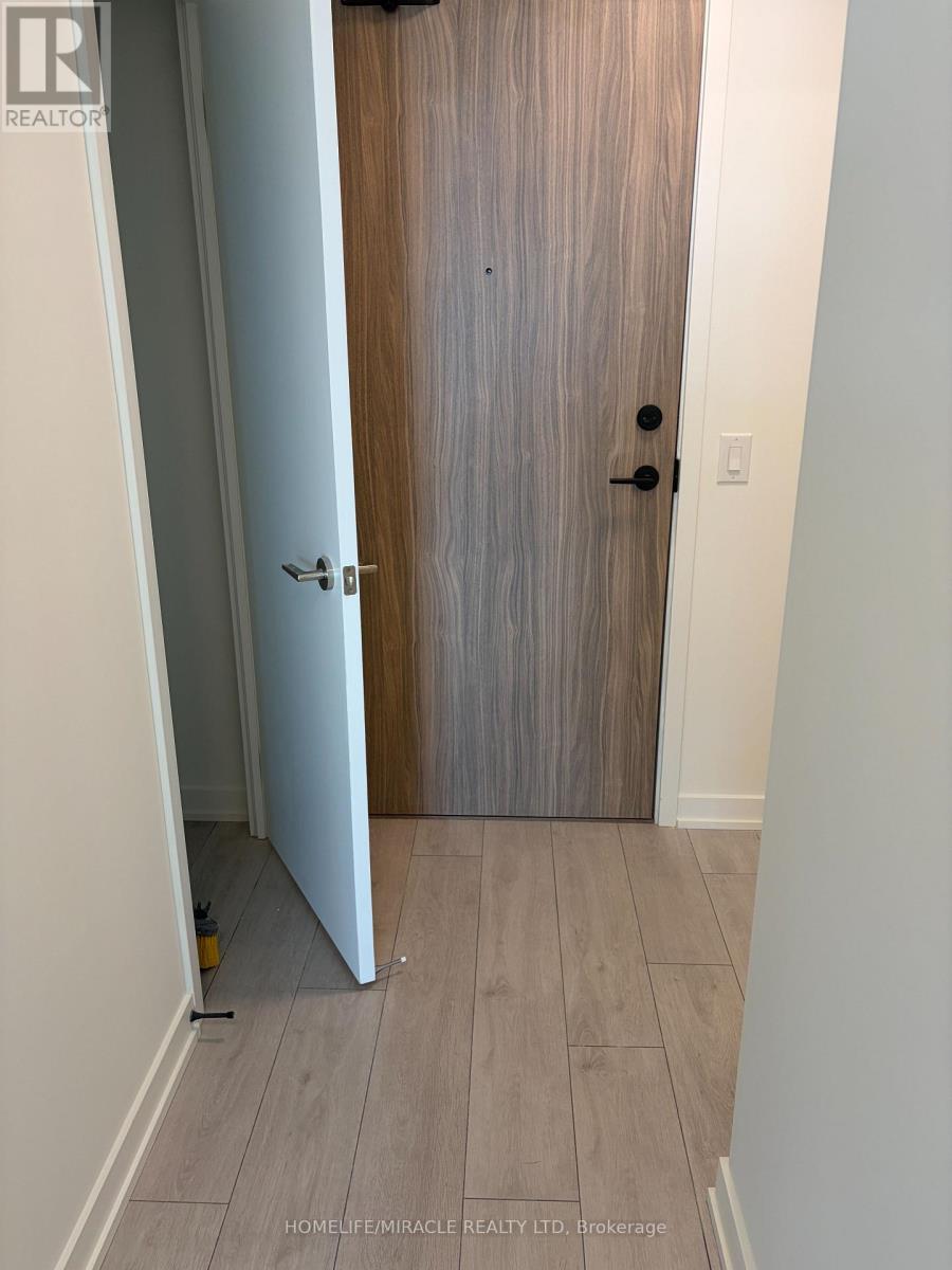 523 - 1381 Lakeshore Road E, Mississauga, Ontario  L5E 1G6 - Photo 2 - W13878832