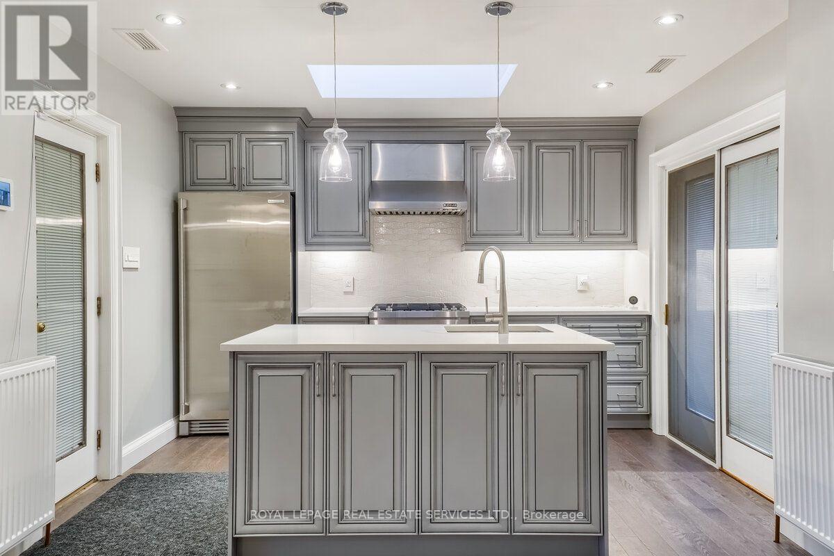 880 Royal York Road, Toronto, Ontario  M8Y 2V6 - Photo 14 - W13878838