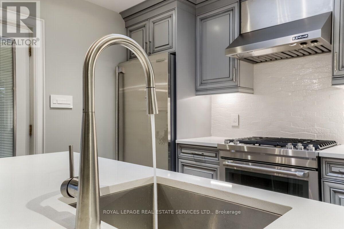 880 Royal York Road, Toronto, Ontario  M8Y 2V6 - Photo 16 - W13878838