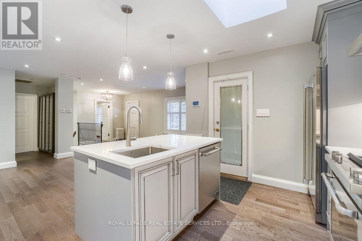 880 Royal York Road, Toronto, Ontario  M8Y 2V6 - Photo 19 - W13878838