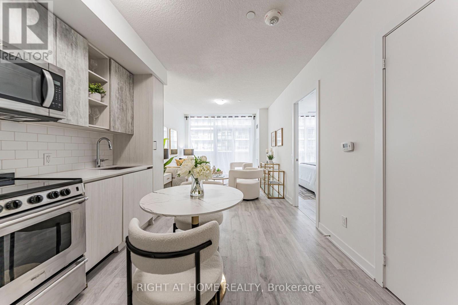 402 - 251 Manitoba Street, Toronto, Ontario  M8Y 0C7 - Photo 3 - W13878840