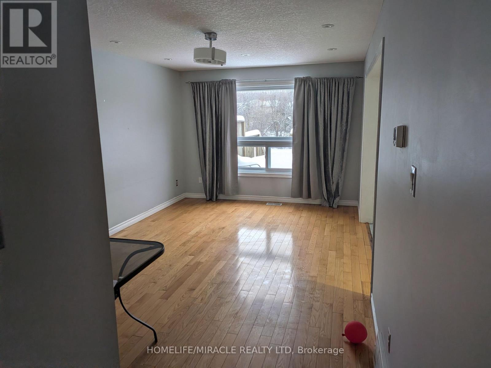 352 Bankside Drive, Kitchener, Ontario  N2N 3K1 - Photo 2 - X13876922