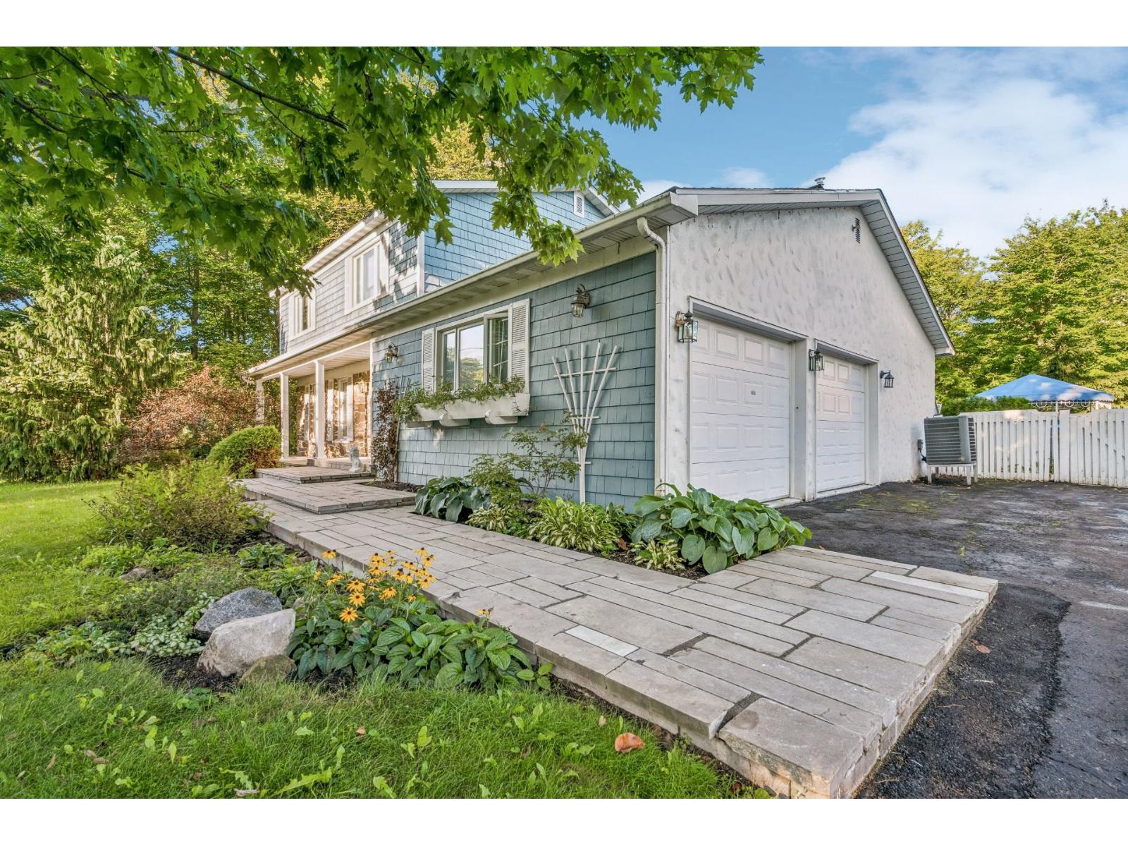 76 Rue Rouleau Notre-Dame-de-l'Île-Perrot Quebec Canada J7V8N4 2