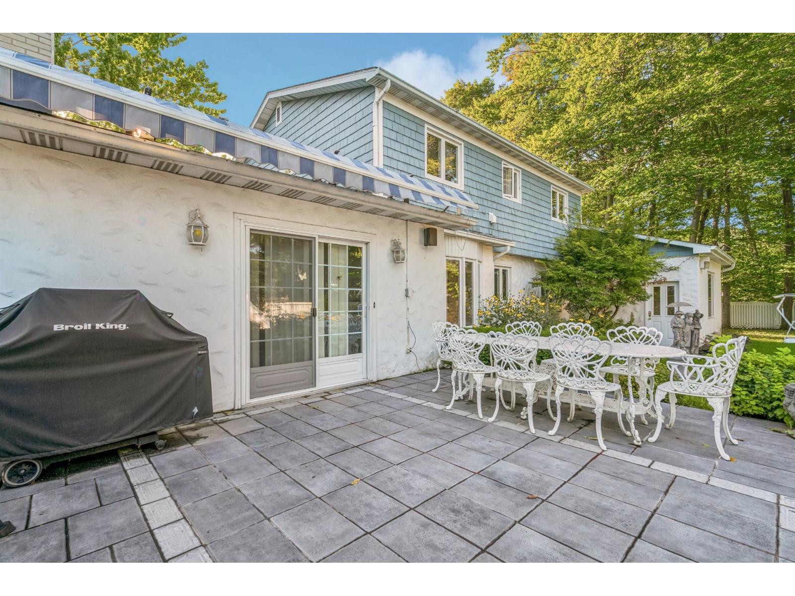 76 Rue Rouleau Notre-Dame-de-l'Île-Perrot Quebec Canada J7V8N4 3