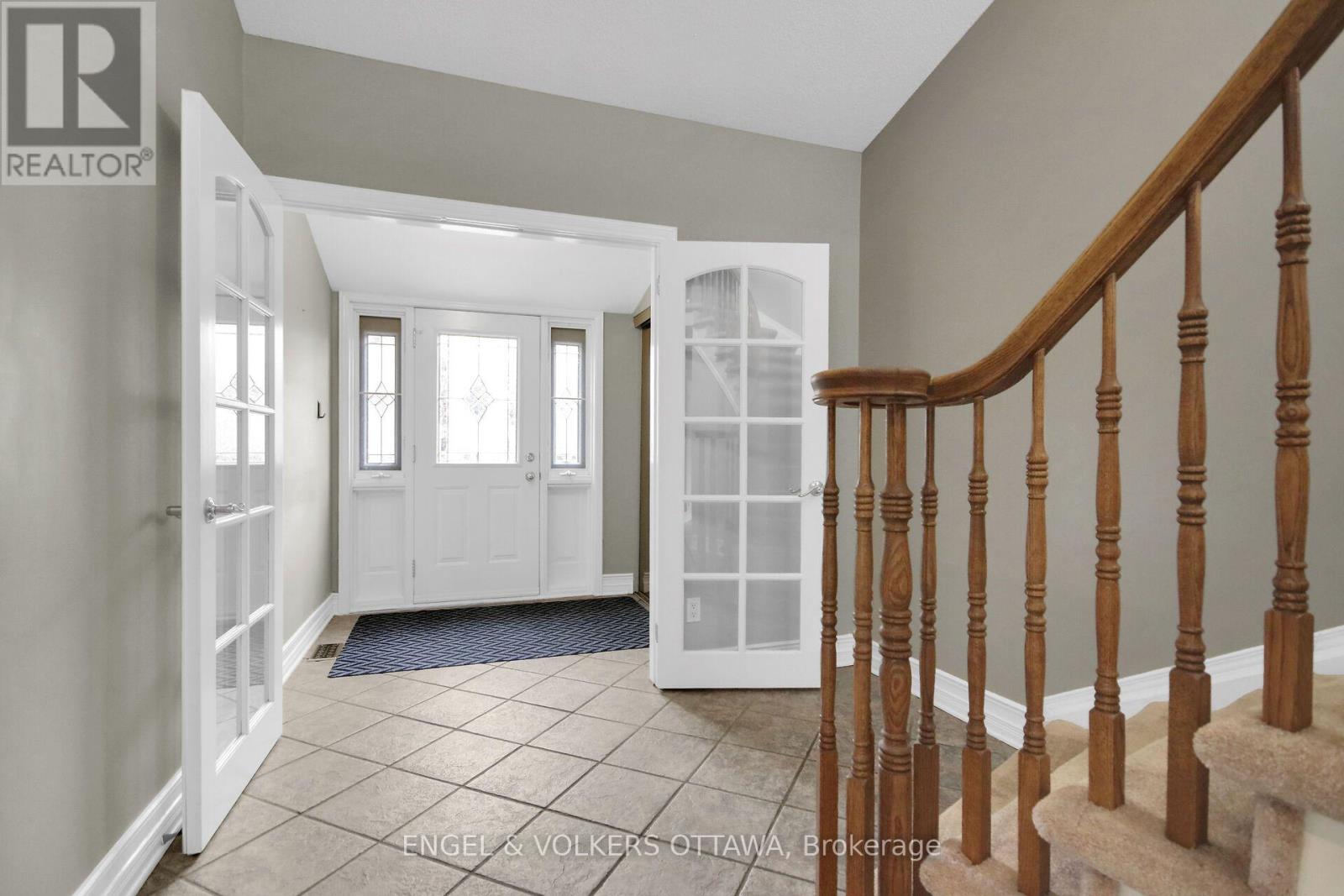 24 Tammela Court, Ottawa, Ontario  K1T 2E7 - Photo 4 - X13878908