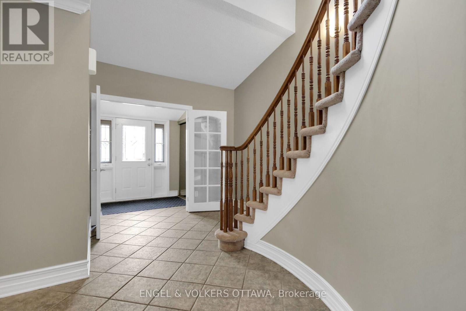 24 Tammela Court, Ottawa, Ontario  K1T 2E7 - Photo 5 - X13878908