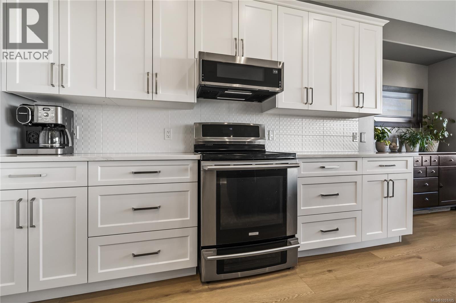 978 Timberline Dr