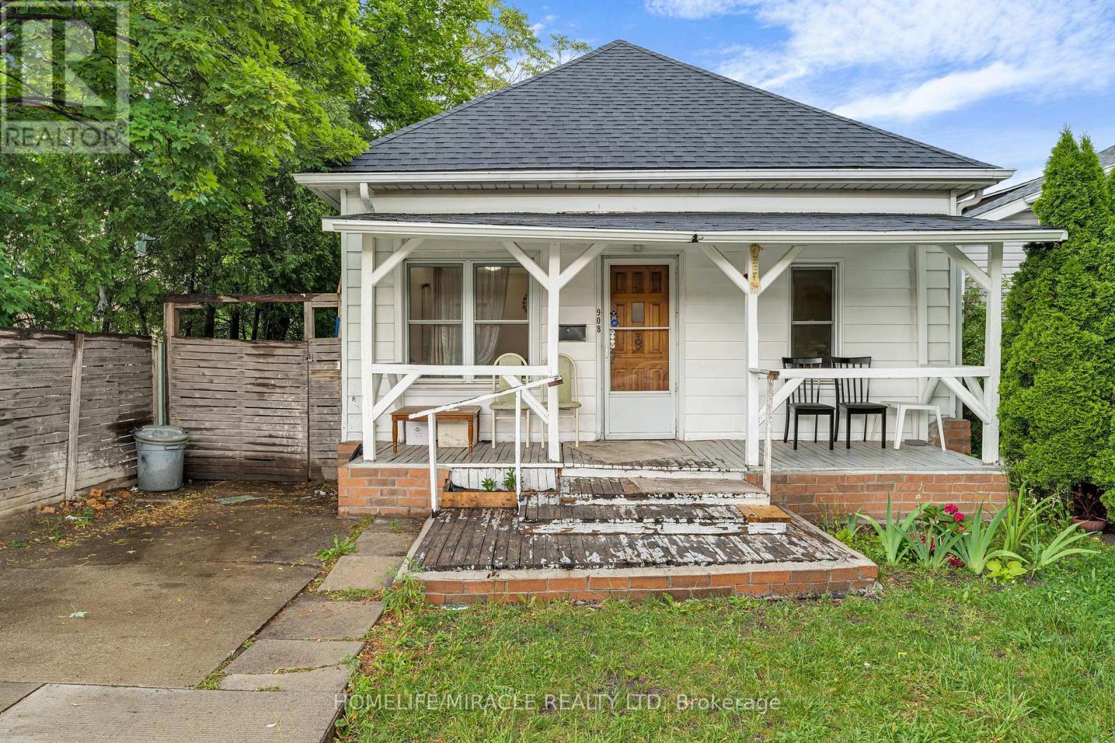 908 WINDSOR AVENUE, Windsor, Ontario