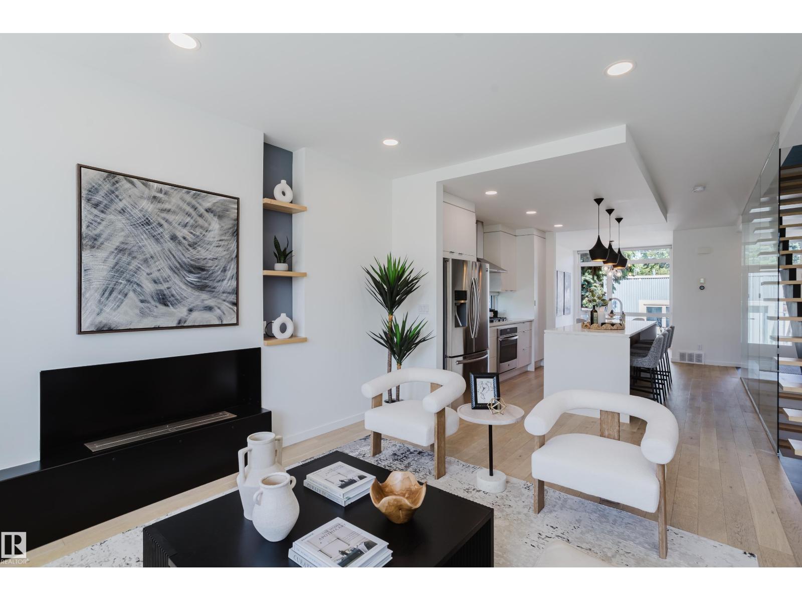 7405 89 ST NW