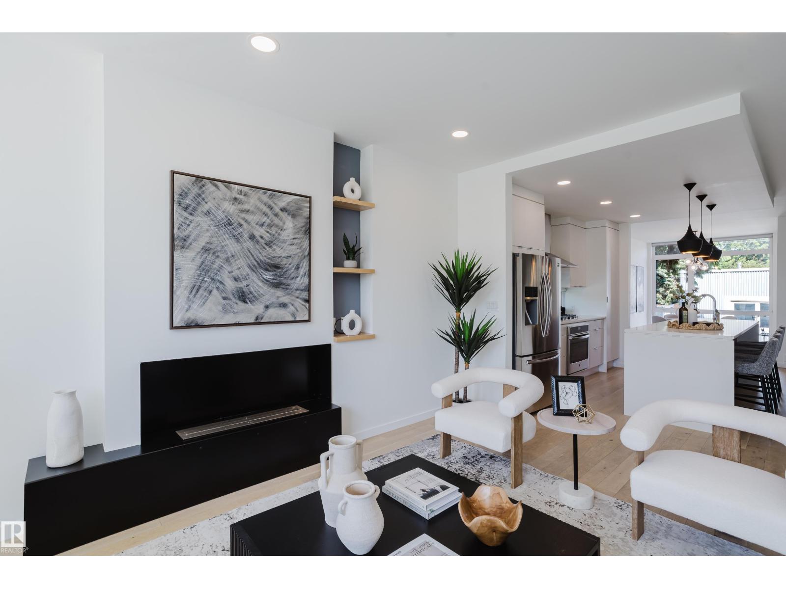 7405 89 ST NW