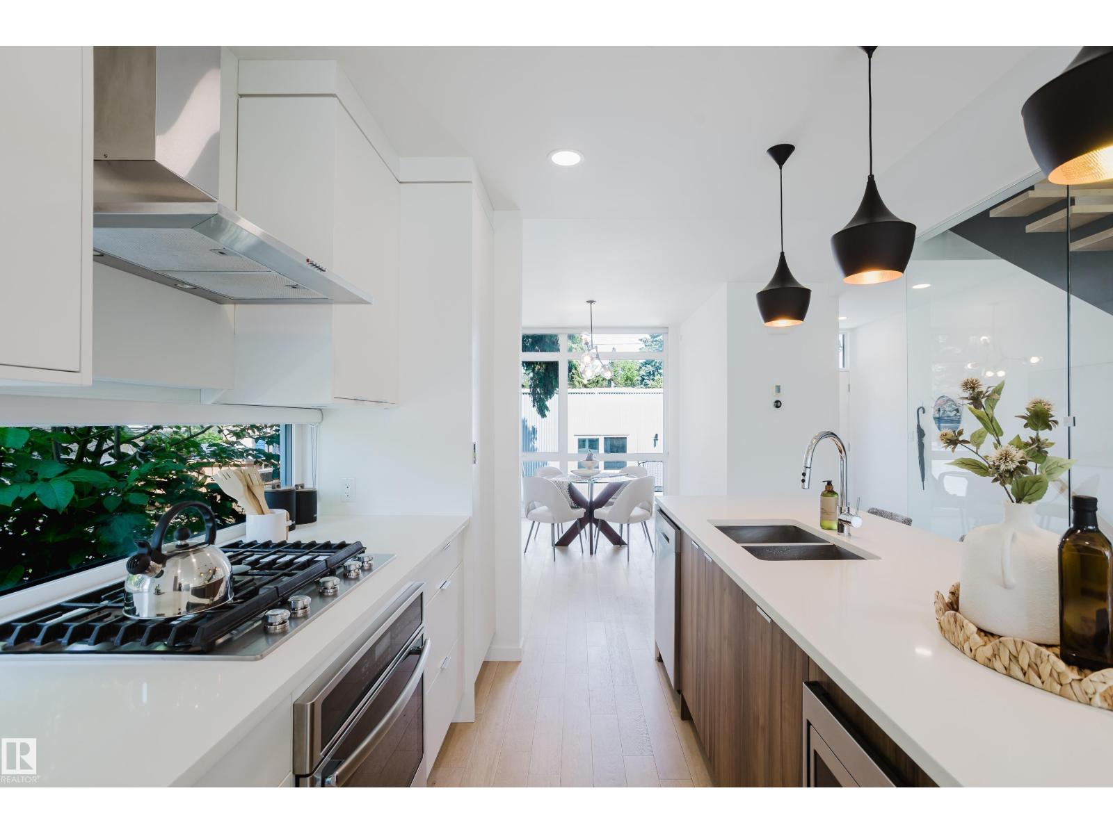 7405 89 ST NW
