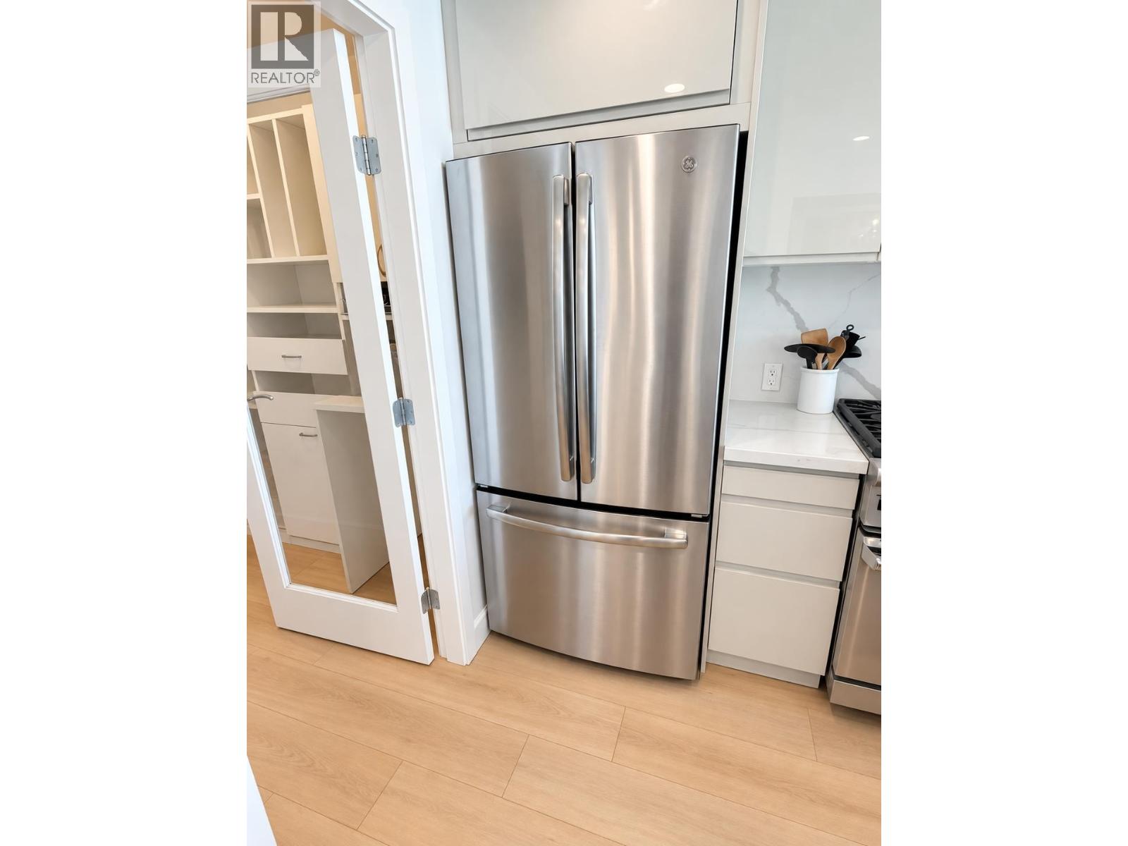 2303 455 BEACH CRESCENT