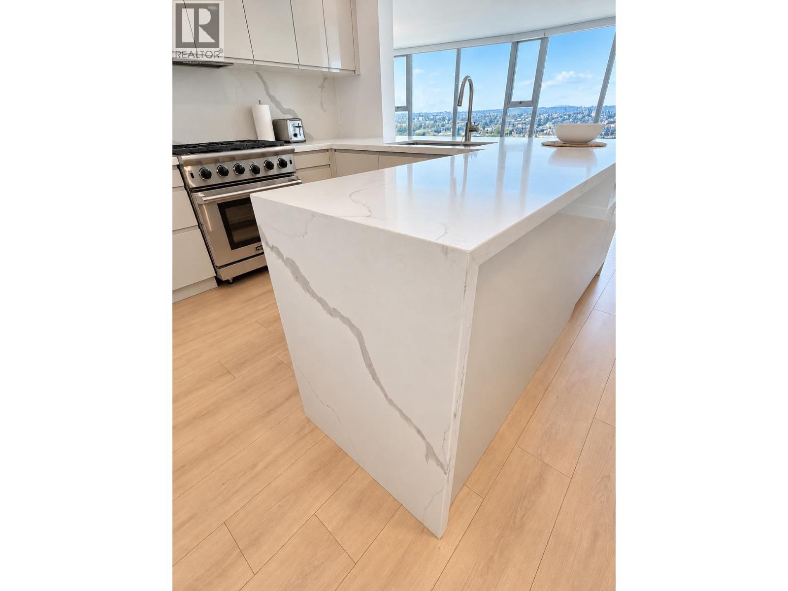 2303 455 BEACH CRESCENT