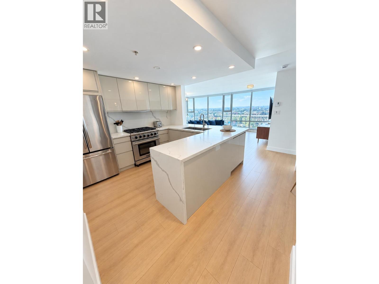 2303 455 BEACH CRESCENT
