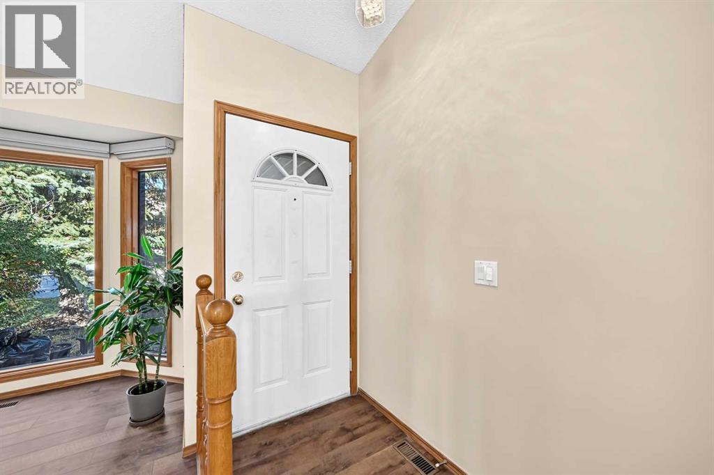 144 Hawkdale Close NW, Calgary, Alberta  T3G 2Z9 - Photo 3 - A2349076