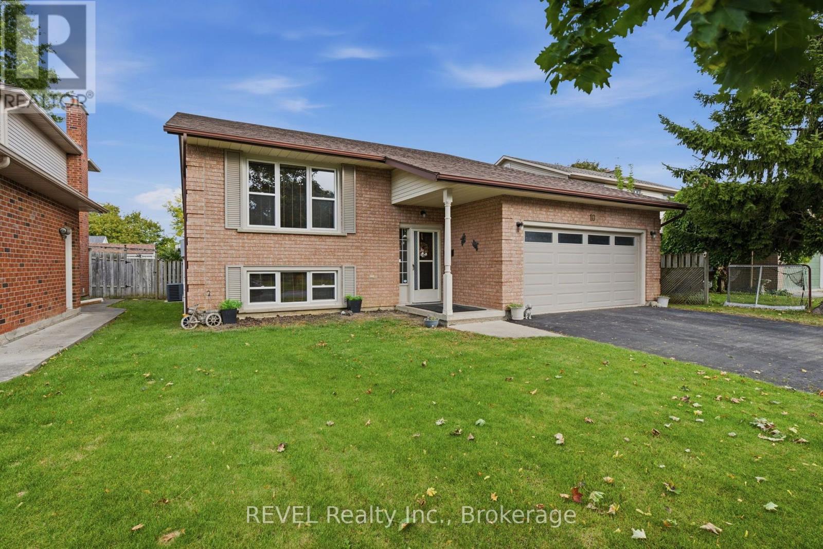 10 Michelle Drive, St. Catharines, Ontario  L2S 3G7 - Photo 3 - X13878930