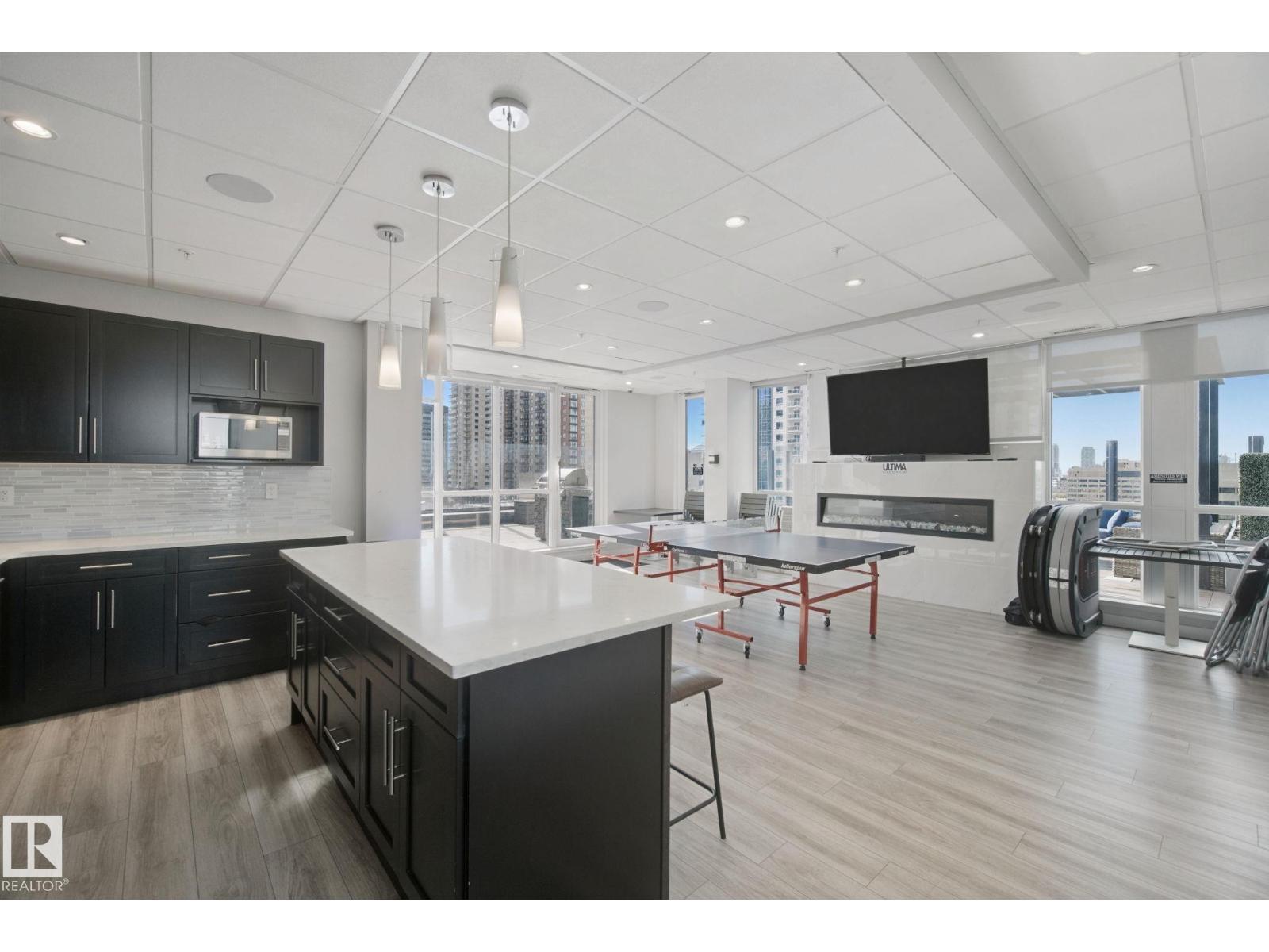 #1806 10238 103 ST NW