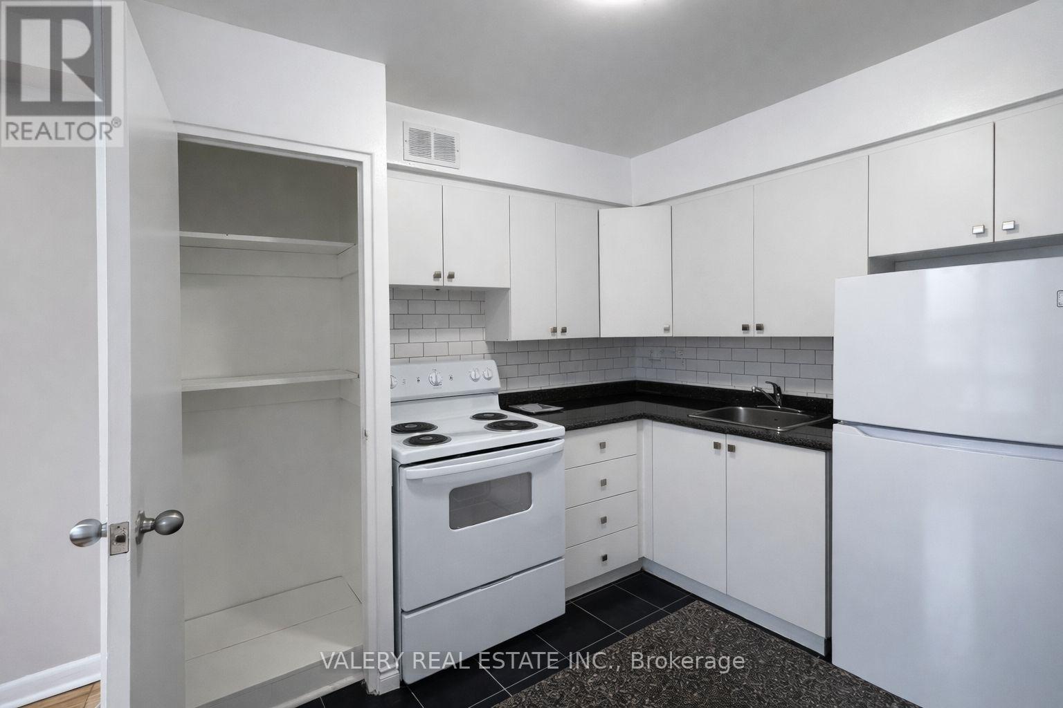 408 - 42 Thorncliffe Park Drive, Toronto, Ontario  M4H 1K1 - Photo 2 - C13878936