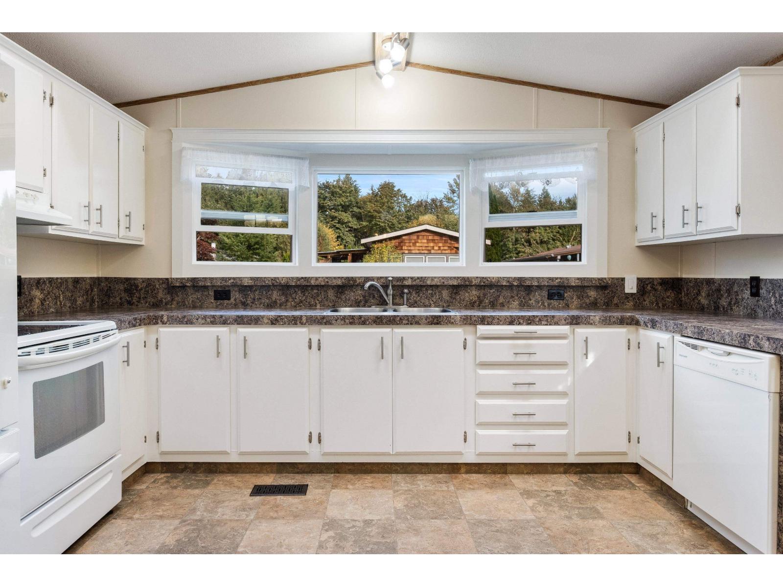 222 45835 SLEEPY HOLLOW ROAD|Cultus Lake East