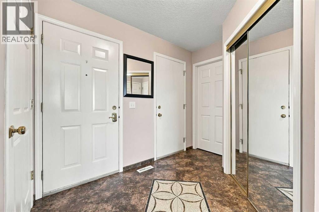 90 Hidden Ranch Terrace NW, Calgary, Alberta  T3A 5Z4 - Photo 4 - A2348955